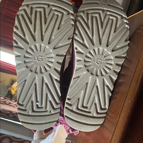 Plum Suede Bailey bow Uggs - Picture 4 of 4
